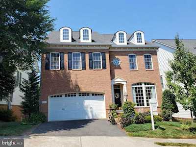 8883 Olive Mae Circle Fairfax, VA 22031