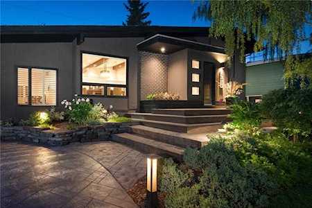 2320 Lancing Avenue SW Calgary, AB T3E 5P4