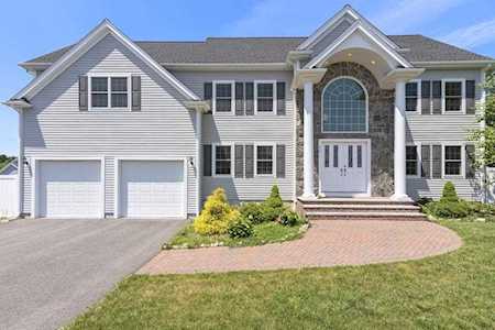 71 Messina Woods Dr Braintree, MA 02184