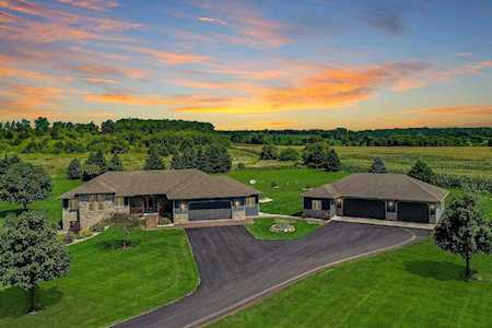 882 Mcmillan Rd Poynette, WI 53955