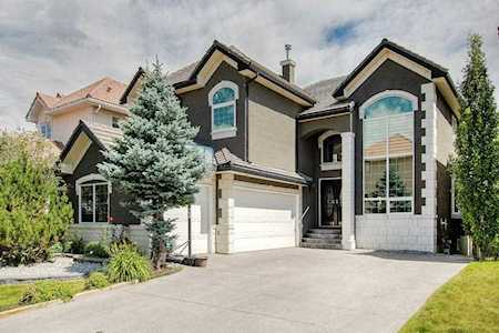 121 Hamptons Garden(s) NW Calgary, AB T3A 5X5