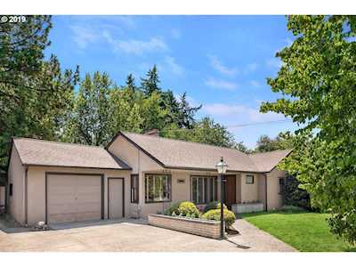11862 NE Couch St Portland, OR 97220