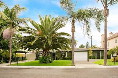 379 La Perle Place Costa Mesa, CA 92627