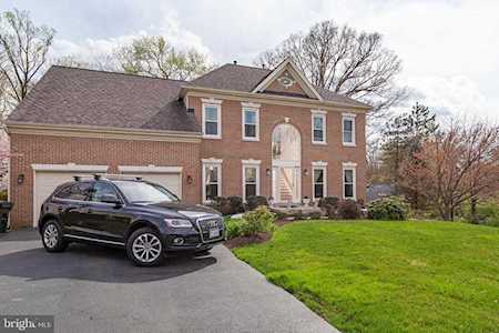 9909 Chappell Ln Vienna, VA 22181