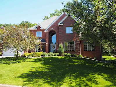 8817 Woodcliff Road Bloomington, MN 55438