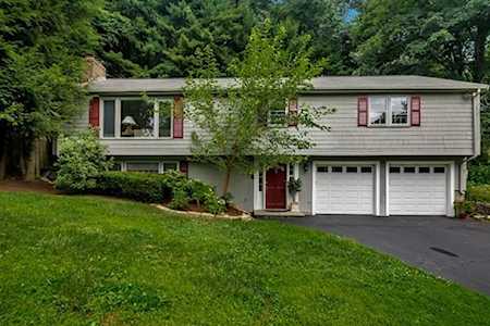 7 Pavia Pl Framingham, MA 01702