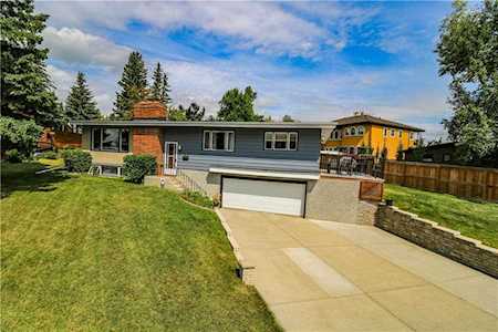 12 Cromwell Avenue NW Calgary, AB T2L 0M5