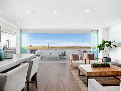614 W Oceanfront Newport Beach, CA 92661
