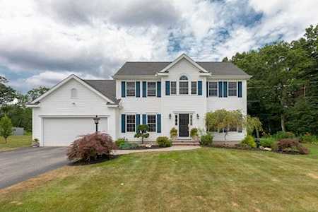 10 Pluff Ave North Reading, MA 01864
