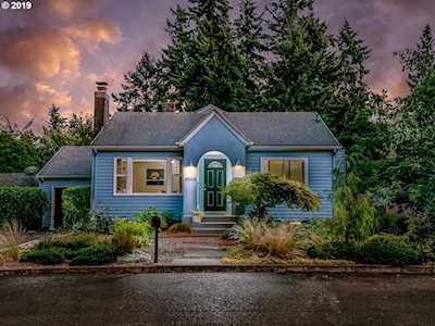 9504 NE Campaign St Maywood Park, OR 97220