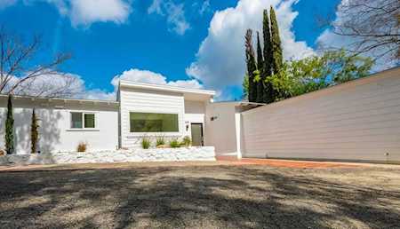2565 Woodstock Road Los Angeles, CA 90046
