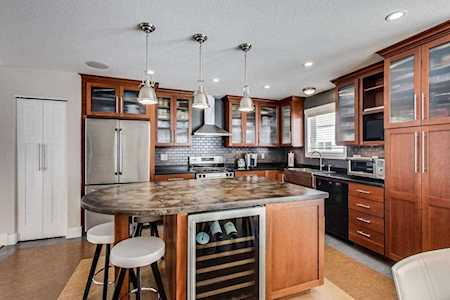 3013 Lake Shore Drive Minneapolis, MN 55416