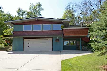 311 Nesheim Tr Mount Horeb, WI 53572