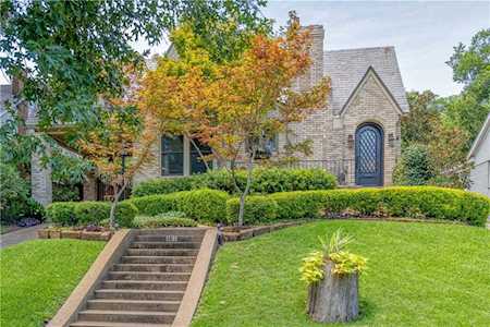 1131 N Edgefield Avenue Dallas, TX 75208