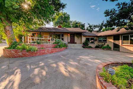 835 Old Landmark Lane La Canada Flintridge, CA 91011