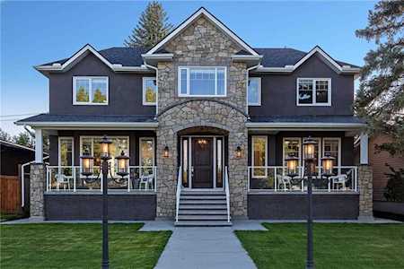 123 Hillgrove Crescent SW Calgary, AB T2V 3K9