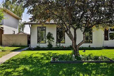 45 Ranchero Green NW Calgary, AB T3G 1C5