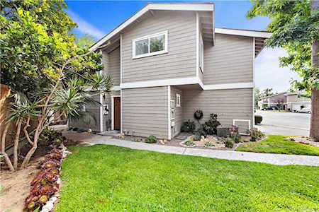 1118 Sandi Lane Costa Mesa, CA 92627
