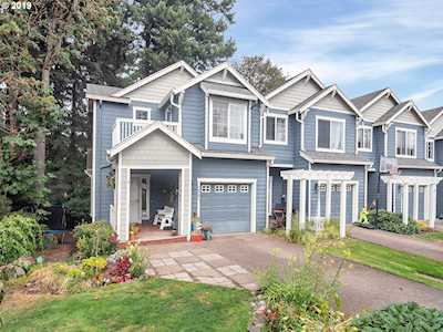 20201 Hoodview Ave West Linn, OR 97068