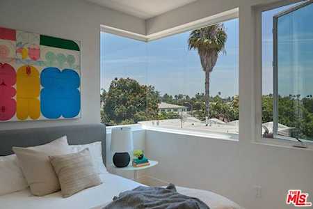 2929 S Cloverdale Avenue Los Angeles, CA 90016