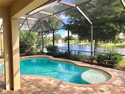 9711 Las Casas Dr Fort Myers, FL 33919