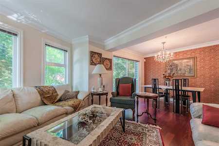 988 W 54th Avenue #201 Vancouver, BC V6P 1M9