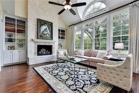 107 Parkwood Ct West Lake Hills, TX 78746