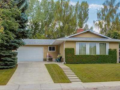 703 Cedarille Way SW Calgary, AB T2W 2G9