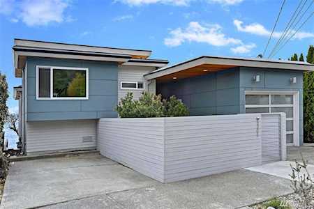 5305 Beach Dr SW Seattle, WA 98136