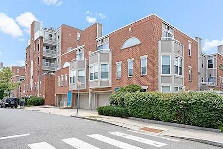 2 Chestnut St #PH 54 Cambridge, MA 02139