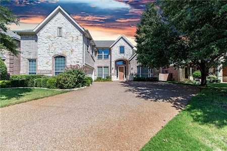 3300 Dustin Trail Hurst, TX 76054