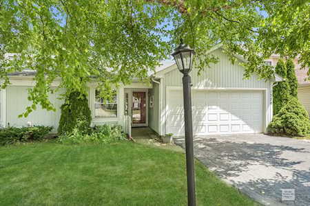 1728 Ranchview Dr Naperville, IL 60565