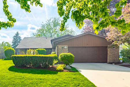 2440 N Drury Ln Arlington Heights, IL 60004