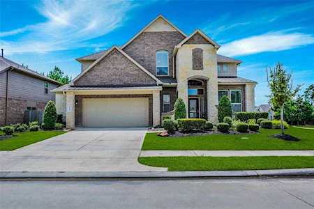 8302 Hibiscus Ct Conroe, TX 77304
