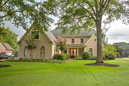 2224 Lake Page Dr Collierville, TN 38017