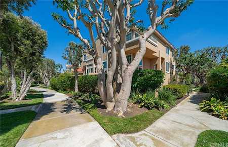 19401 Castlewood Circle Huntington Beach, CA 92648