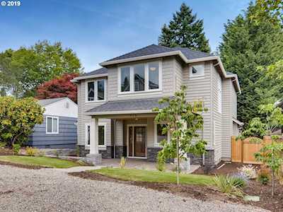 419 7th St Lake Oswego, OR 97034