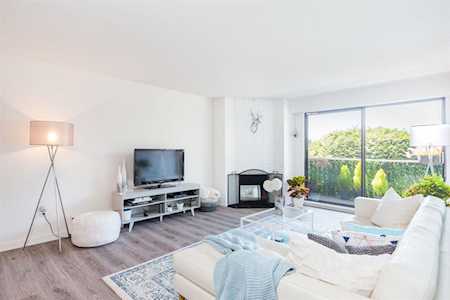 1610 Chesterfield Avenue #204 North Vancouver, BC V7M 2N7