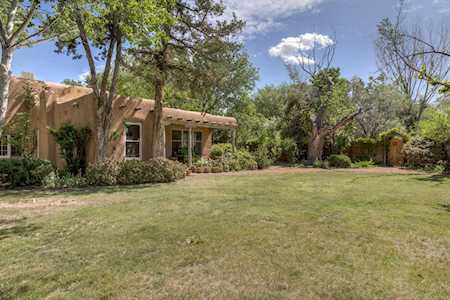 643 Bledsoe Road NW Los Ranchos, NM 87107