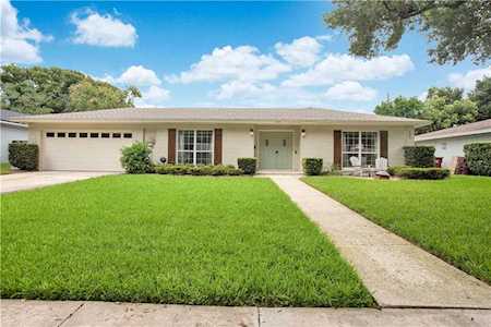 2915 Lake Arnold Place Orlando, FL 32806