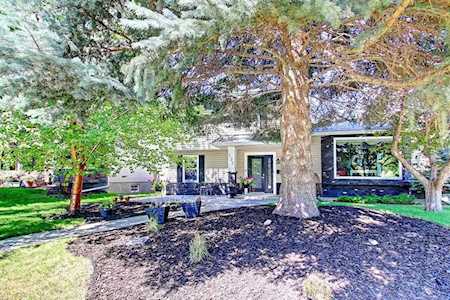 132 Parkland Green SE Calgary, AB T2J 3X6