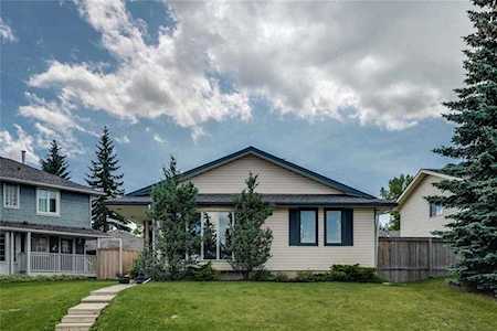 151 Scenic Way NW Calgary, AB T3L 1B6