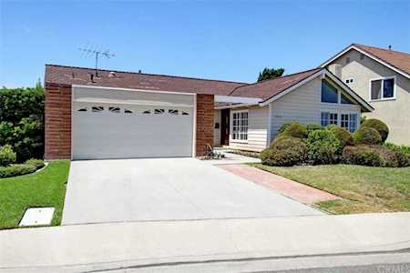 18231 Santa Cecilia Fountain Valley, CA 92708