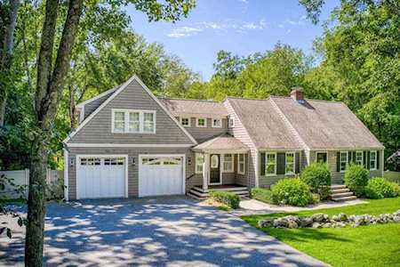 7 Mcmahon Rd Bedford, MA 01730