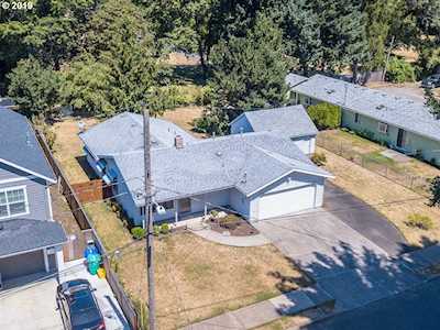 7933 SE Schiller St Portland, OR 97206
