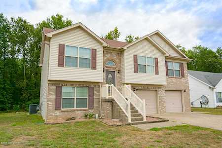220 Redcrest Dr Shepherdsville, KY 40165