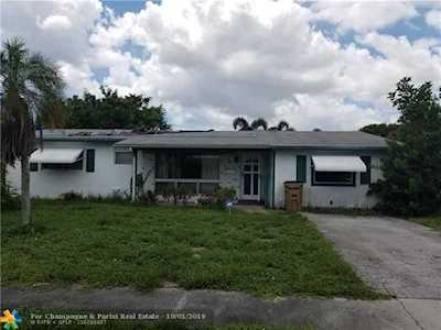 320 SE 3rd Pl Deerfield Beach, FL 33441