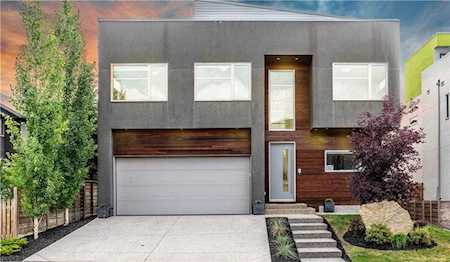 37 Wexford Crescent SW Calgary, AB T3H 0H1