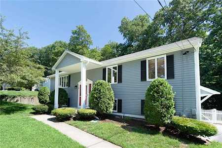 53 Castle Heights CT Woonsocket, RI 02895