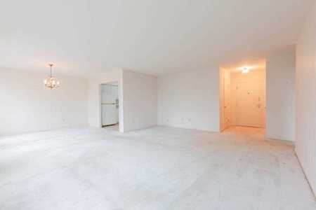 20 Hammond Pond Pkwy #206 Newton, MA 02467